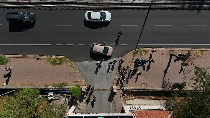 320 bin öğrencinin güvenliği için polis teyakkuza geçti