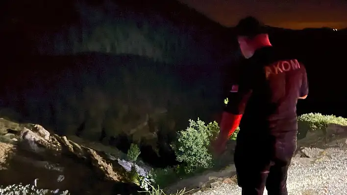 38 plakalı otomobil Kozan'da uçuruma yuvarlandı!