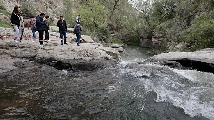 394 basamakla iniliyor! Kayseri'den 2 saat uzaklıkta, artık cam terası da var...