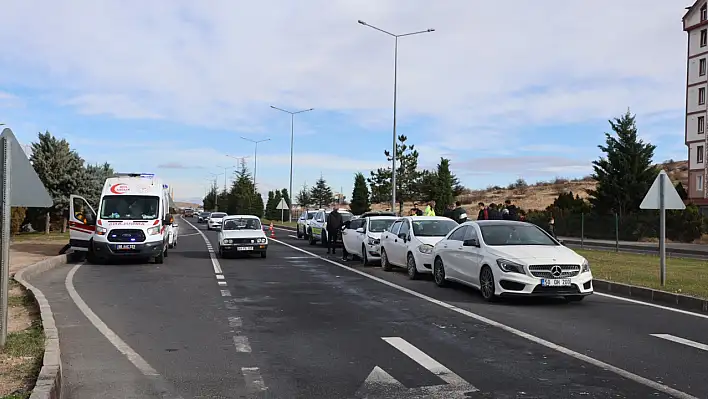 4 araç birbirine girdi! 2 yaralı