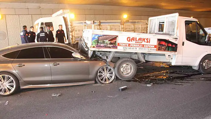 Kayseri'de zincirleme kaza: 4 yaralı!