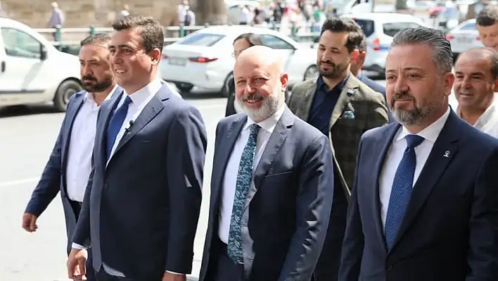 600 milyonluk villa ve Meclis'e getirdiği baklavayla gündem olan isim Kayseri'de pastırma doğradı