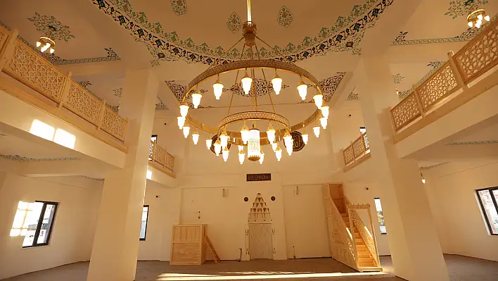632 kişilik Birdal Camii'de sona gelindi