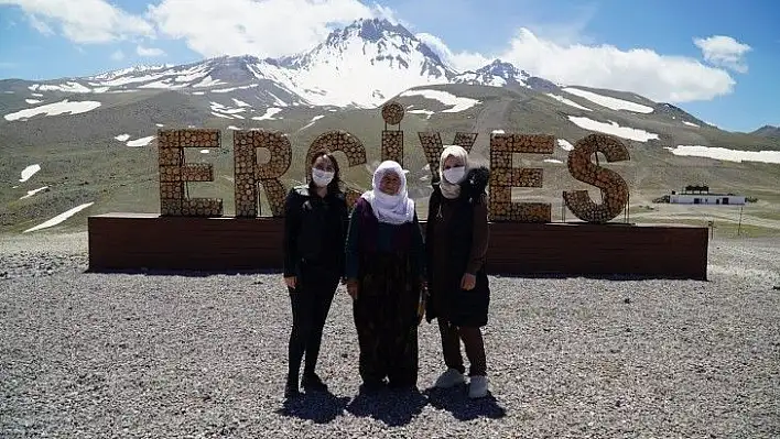 75 yıllık ömründe uzaktan gördüğü Erciyes'e ilk defa çıktı