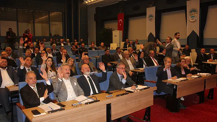 84 maddenin oy birliği ile geçtiği Meclis'te bakın hangi madde oy çokluğu ile geçti