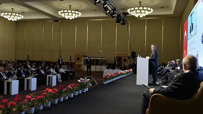 Abdullah Gül'den 'İlkesiz lider' çıkışı: Kurumlar ilkesiz liderlerce çalışamaz ve itibarsız hale getirildi!