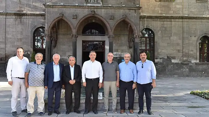 Abdullah Gül'den Kayseri'den ayrılmadan önce 'tarihi' ziyaret!