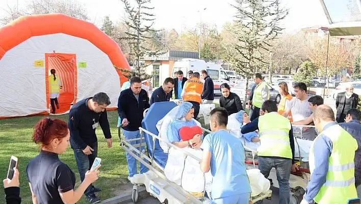 Acıbadem Kayseri Hastanesinde kırmızı, sarı ve yeşil kod tatbikatı