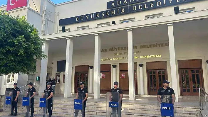Adana Büyükşehir Belediye Başkanı Karalar gözaltına alındı