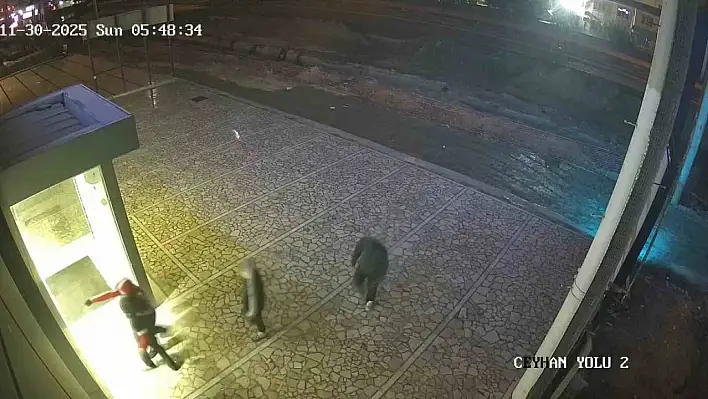 Beğendiği motosikletleri galeriden çaldılar