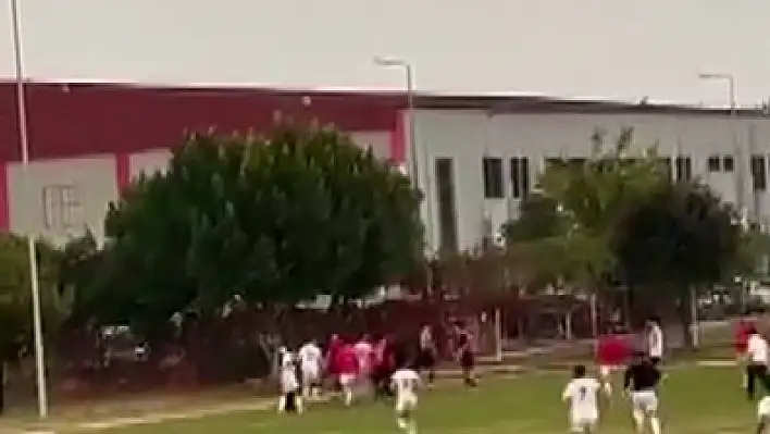 Maç sonunda tekmeler havada uçuştu