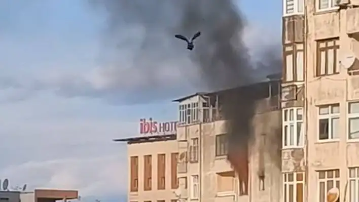 Apartmanda çıkan yangın korkuttu
