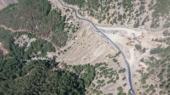 Adana'da bariyersiz viraj can alıyor! Ailenin yakınları Kayseri'yi işaret etti