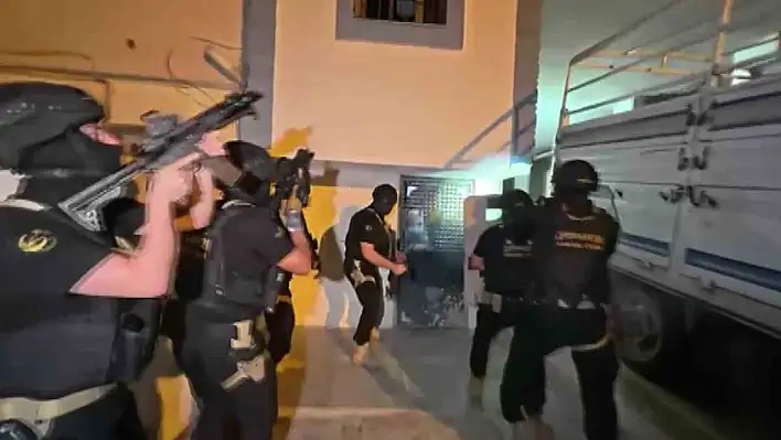 Esnaf ve iş insanlarından haraç toplayan DEAŞ şüphelileri yakalandı