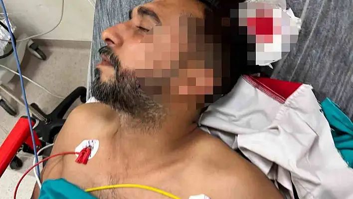 Adana'da döner ustasına 'yorgun mermi' isabet etti