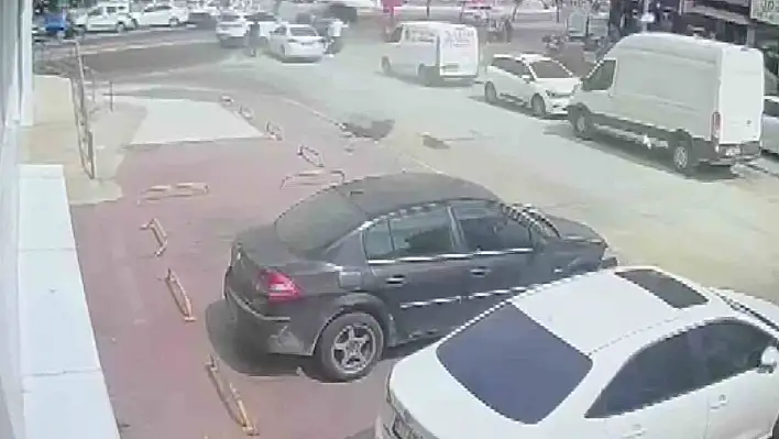 Dur ihtarına uymadı, polis aracına çarpınca yakalandı!