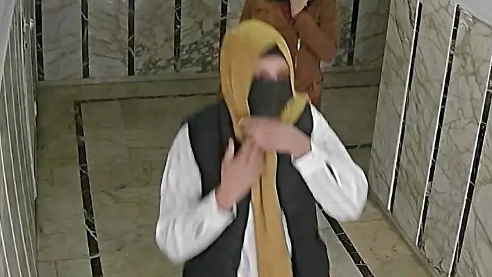 890 bin TL'lik altın çalan 2 kadın hırsız yakalandı