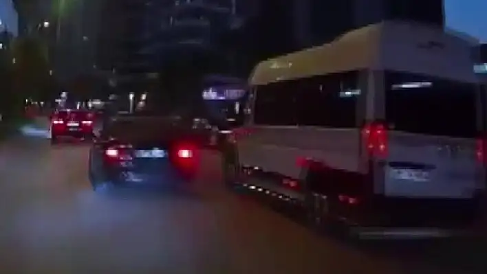 Makas atan otomobilin zincirleme kazaya neden oldu