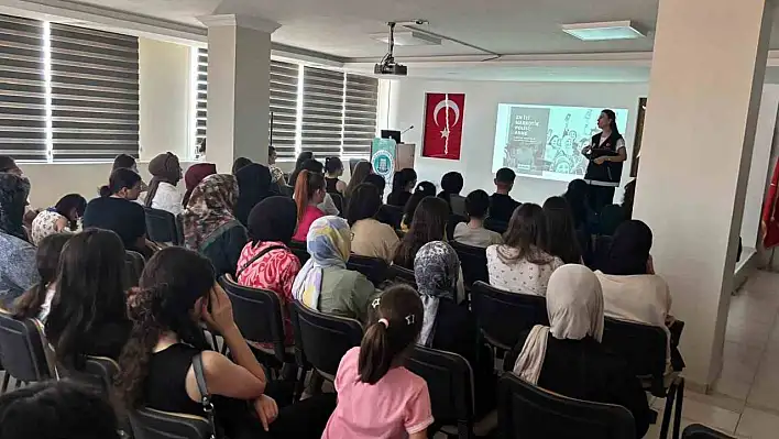 Anneler, gençler, eğiticiler… Binlerce kişiye 'UYUMA' mesajı