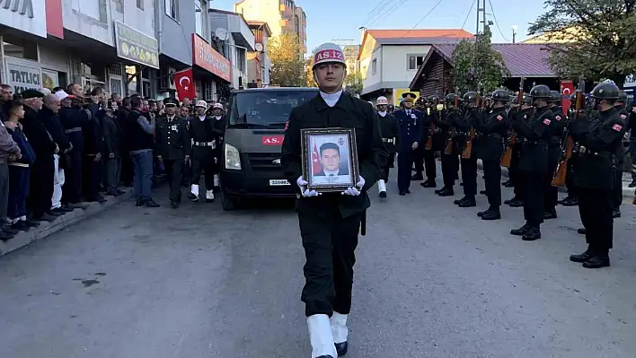 Şehit Deniz Teğmen Mustafa Kemal Öz son yolculuğuna uğurlandı