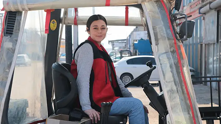 Ağabeyine özenerek başladı, sanayinin tek kadın çalışanı oldu