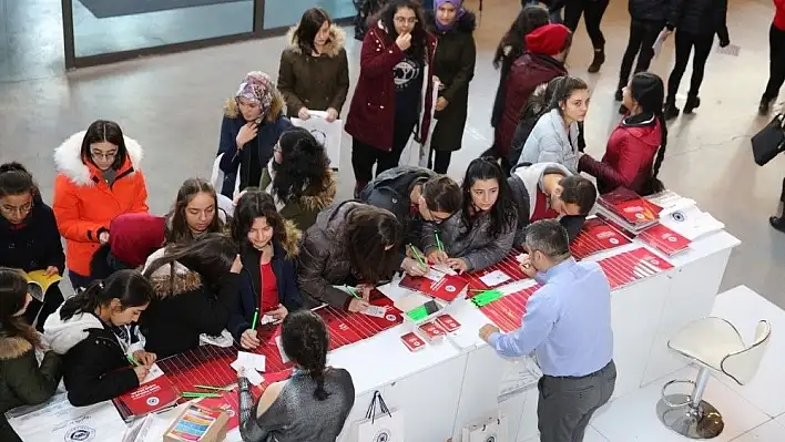 AGÜ'de 'Üniversite Tanıtım ve Tercih Günleri' Fuarı
