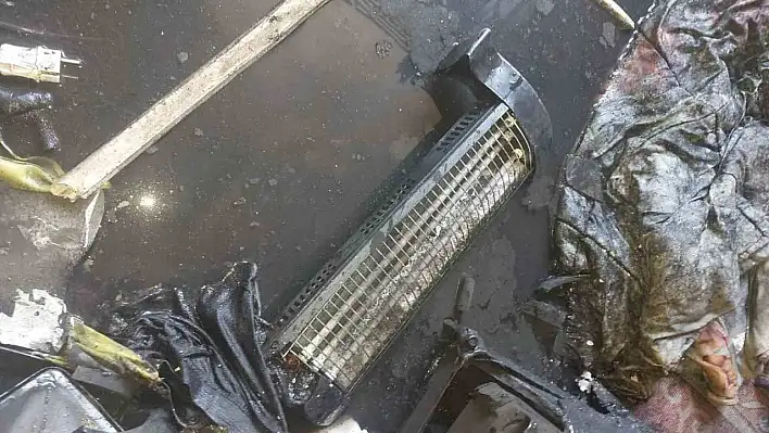 Komşuda elektrik sobasından çıkan yangın evi küle çevirdi