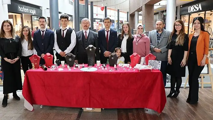 Ahi Evran Mesleki ve Teknik Anadolu Lisesi öğrencileri eserlerini sergiledi