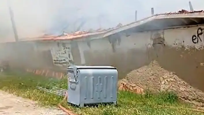 Ahırda yangın çıktı