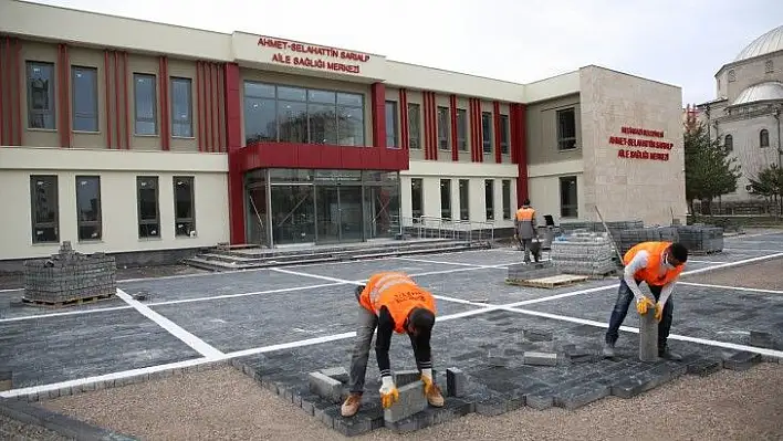 Ahmet-Selahattin Sarıalp Aile Sağlığı Merkezi'ne çevre ve peyzaj düzeni