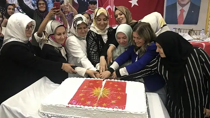 'AK gönüllü kadınlarımızı kutluyorum'
