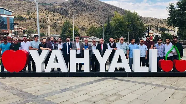 AK Parti'de Yahyalı-Hacılar yarışı sürüyor: Hacılar ilçesini inşallah bu seçimde geçeceğiz