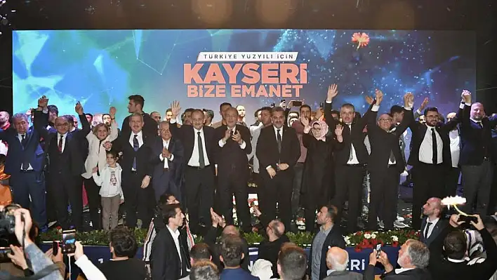 AK Parti gövde gösterisi yaptı