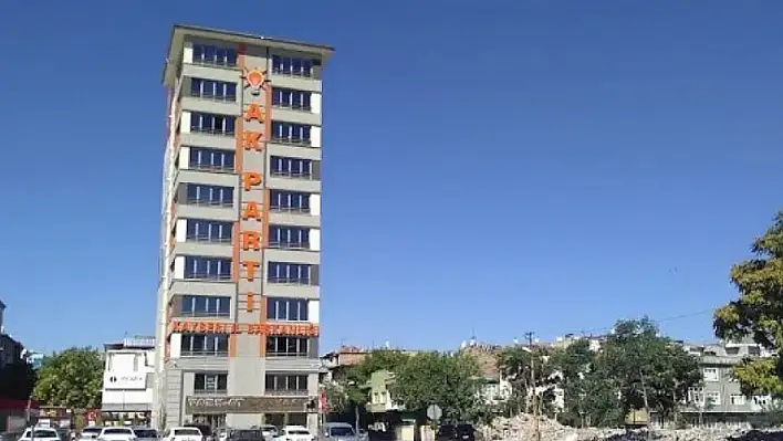 AK Parti İlçe Başkanı kaza geçirdi!
