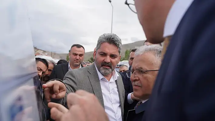 AK Parti Kayseri İl Başkanı Fatih Üzüm'ü hiç böyle görmediniz? Başkan o an çıldırdı