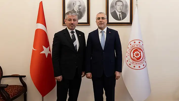 AK Partili vekil, Kayseri'deki Bakanla bu fotoğrafı paylaşıp, açıkladı! Kayseri'ye 2500 kişilik işçi alımı yapılacak!