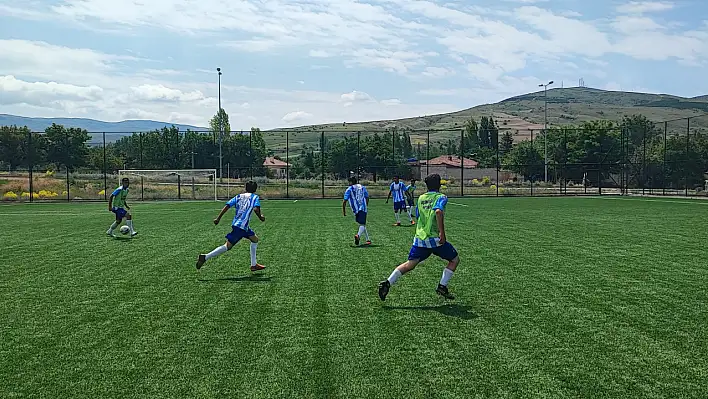 Akkışla'da yaz futbol kursu başladı