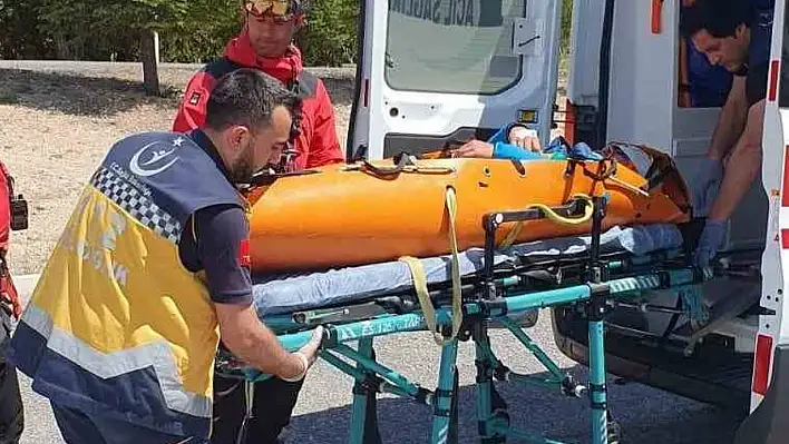 Aladağlar'da ayak bileği kırılan dağcı helikopterle kurtarıldı