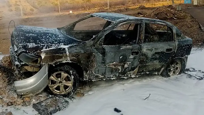 Seyir halinde araç bir anda yanmaya başladı