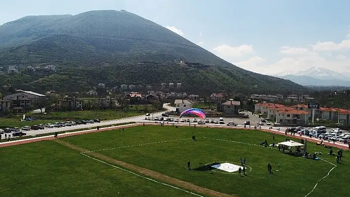 Ali Dağı'nda Yamaçparaşütü Türkiye Şampiyonası başladı