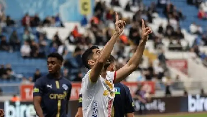 Ali Karimi ilk golünü attı