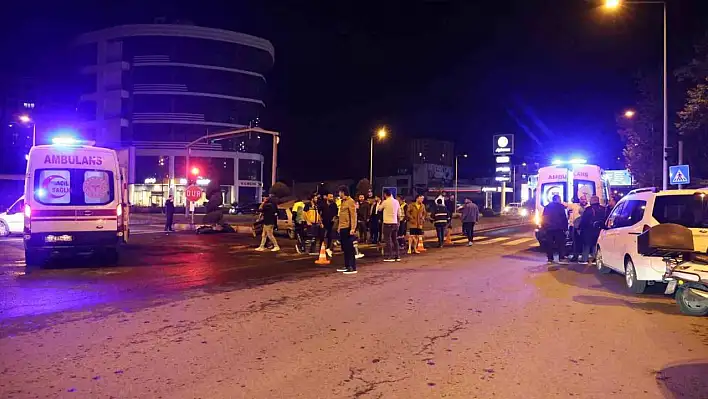 Alkollü sürücü motosiklete çarptı