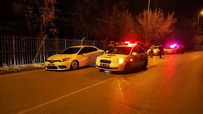 Alkollü sürücü motosiklete çarptı: 2 yaralı