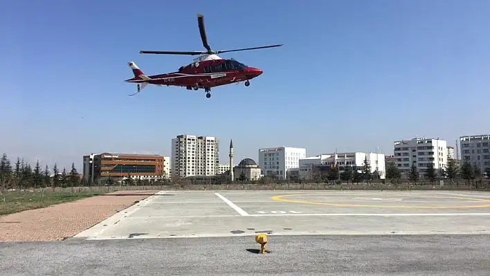 ALS hastası adam hava ambulansı ile hastaneye getirildi