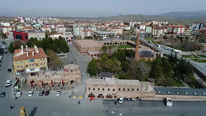 'Aman, Annesi kilise de okumuş derlerse oy alamam' demişti! O Kayserili Başkan bakın nerede görüldü?