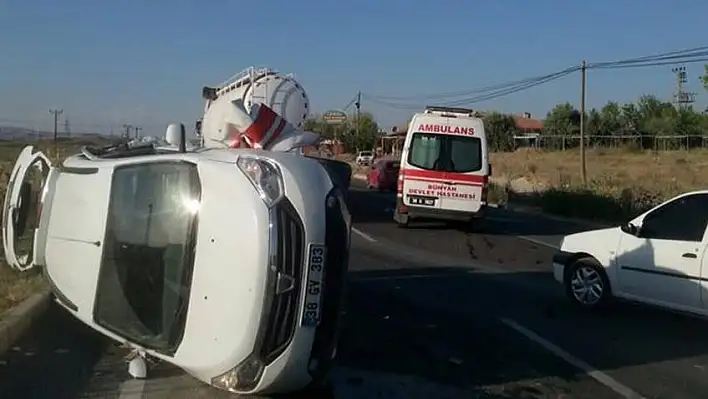 Ambulans ile minibüs çarpıştı: 10 yaralı