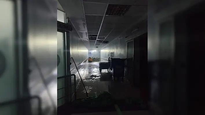 Ameliyathane ve yoğun bakımı su bastı