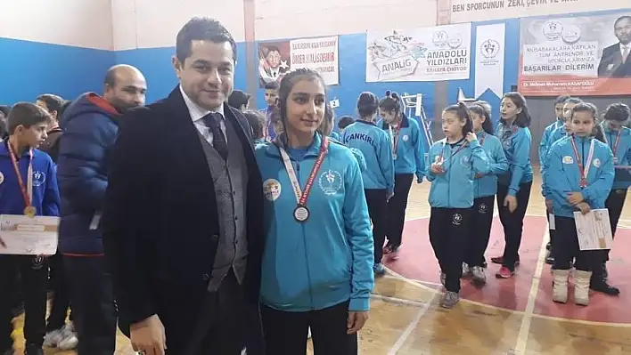 Analig'de bir başarı da Badminton'dan
