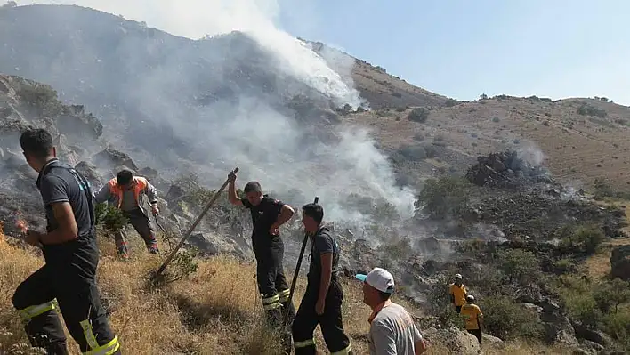 Yılanlı Dağı yangınına helikopterli müdahale