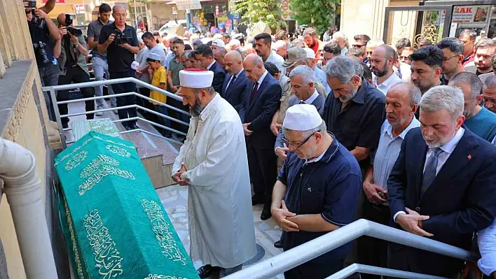 Ankara'daki yangında ölen anne ve 3,5 aylık oğlu toprağa verildi